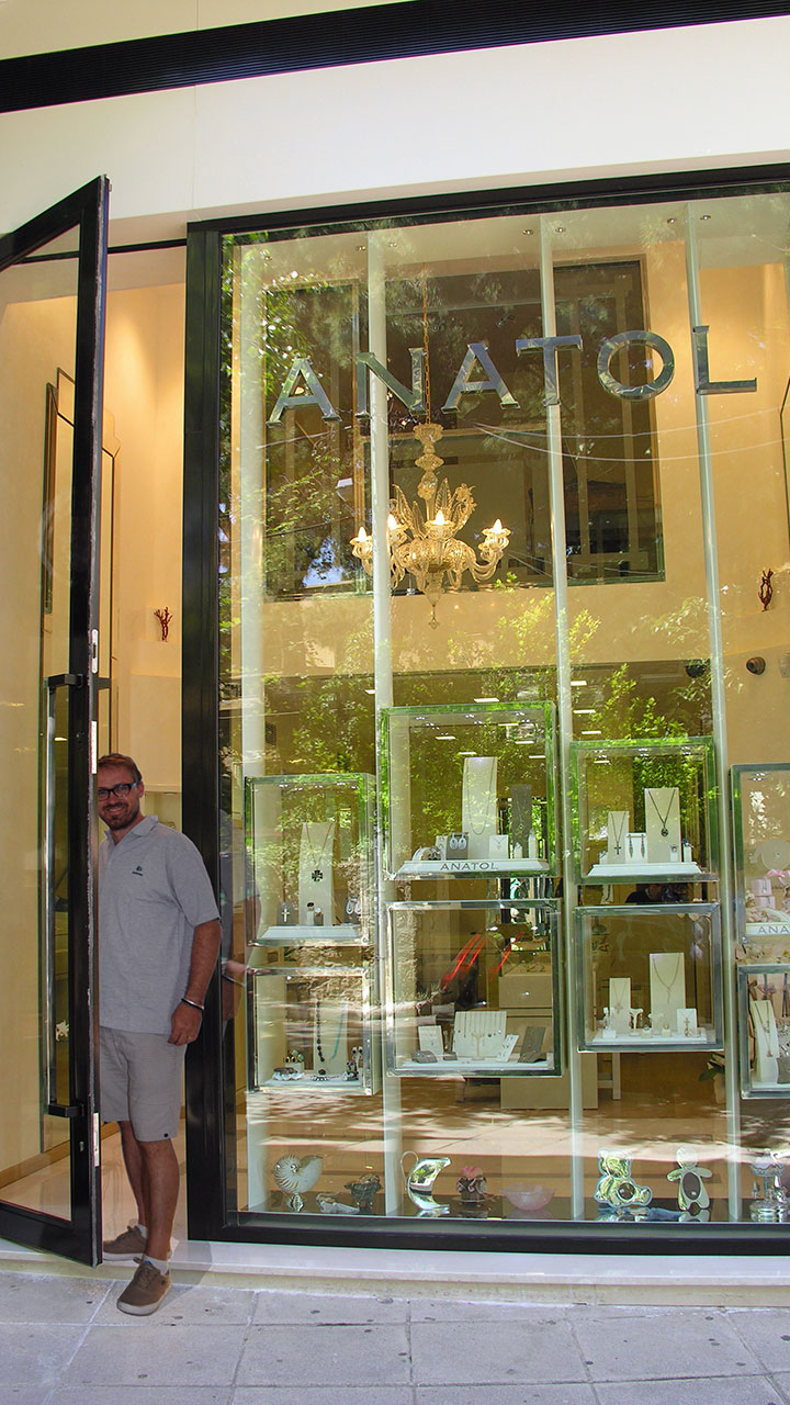 ANATOL Kifissia luxury retail | Διαμόρφωση βιτρίνας του καταστήματος Anatol στην Κηφισιά
