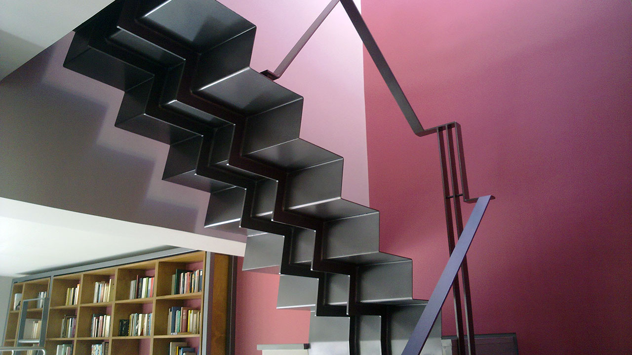 Steel staircase | Κατασκευή σκάλας εξολοκλήρου από μέταλλο και βιβλιοθήκης από μέταλλο και ξύλο