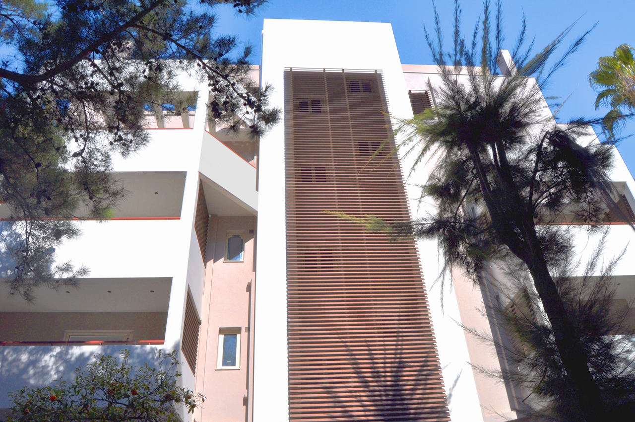 diamorfosi-opseon-ktiriou-ston-cholargo-me-persides-apo-wpc